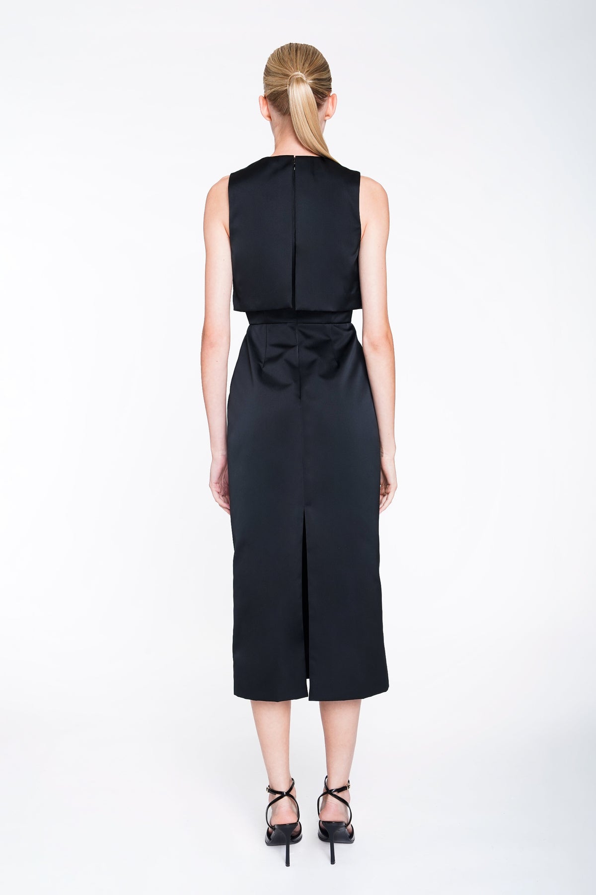 Round Neck dress in Duchesse