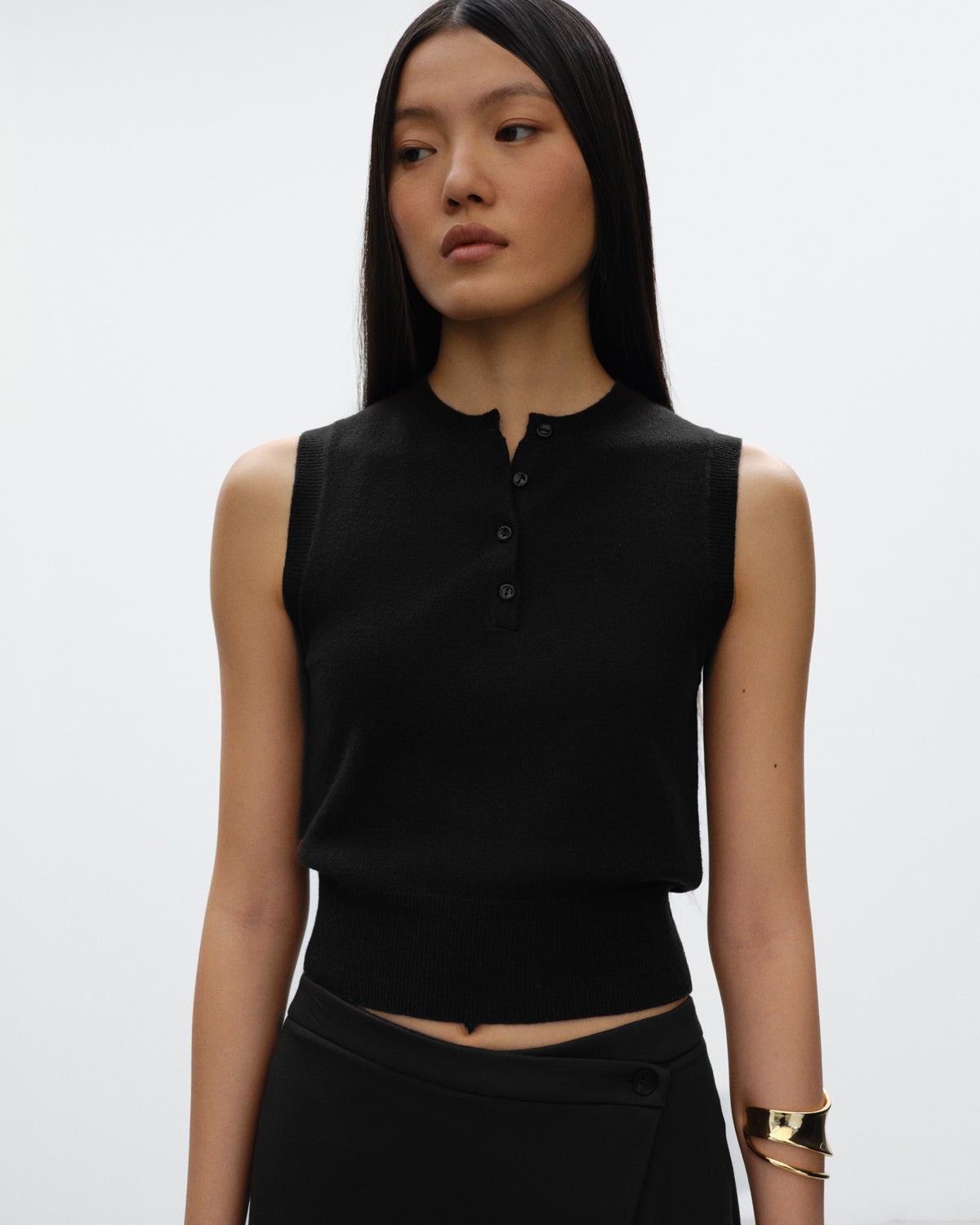 MARINE Sleeveless Henley Sweater