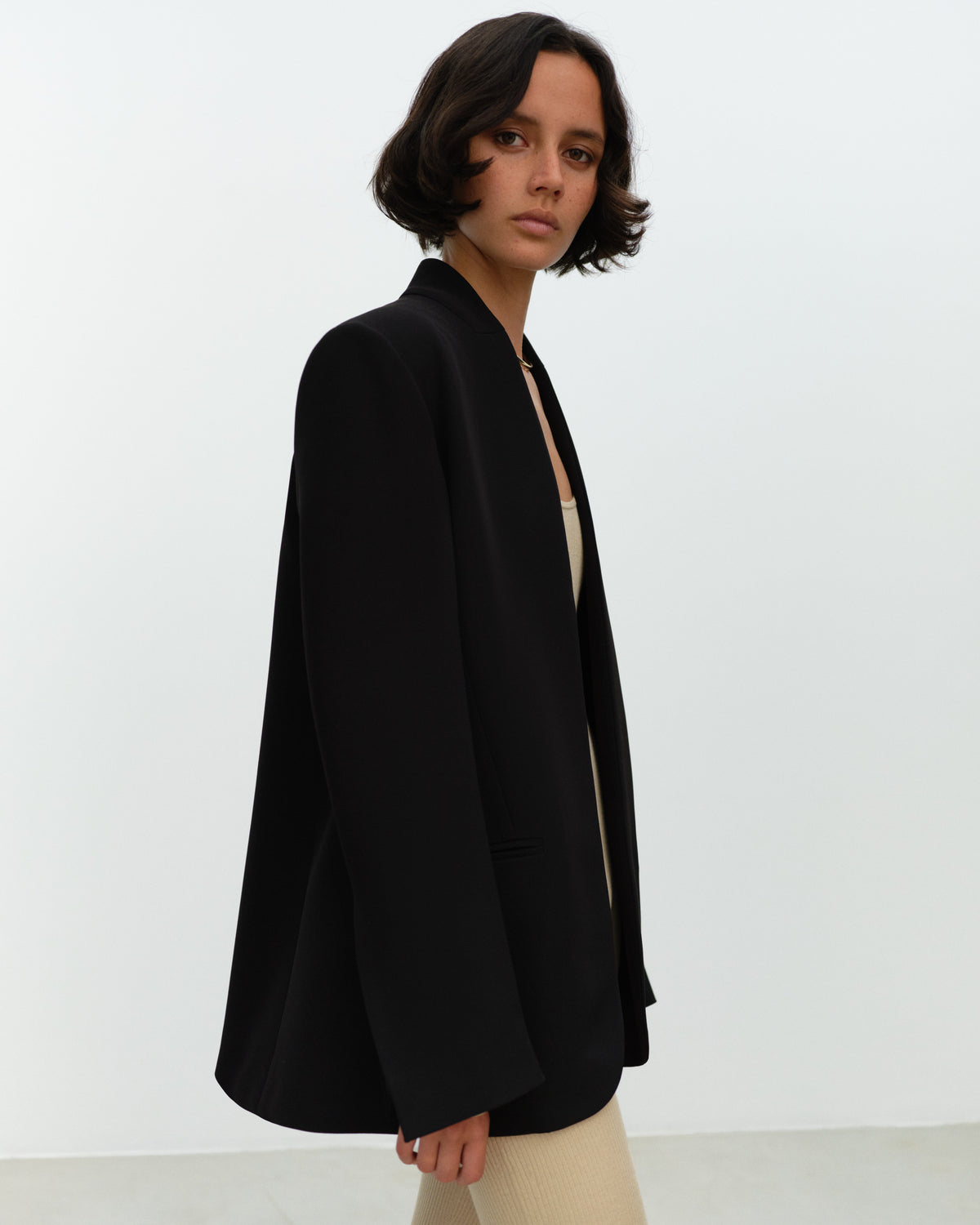 HANNIE Neckless Jacket