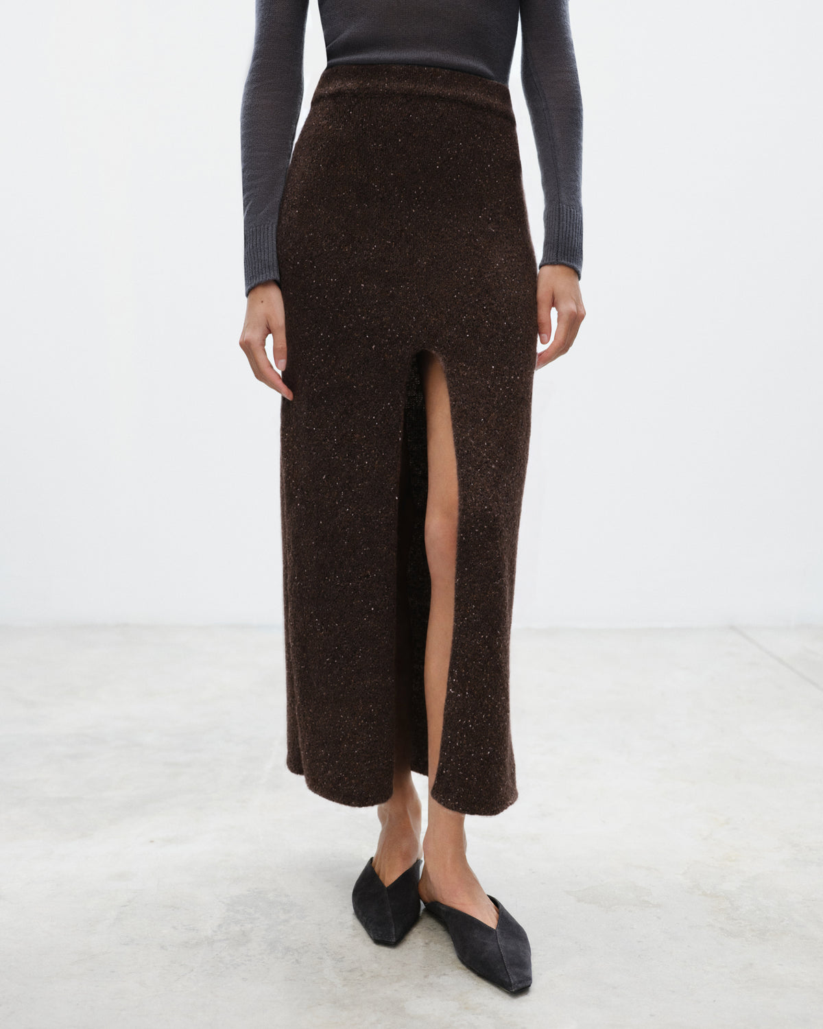 CHARIS Long Skirt with Slit Brown