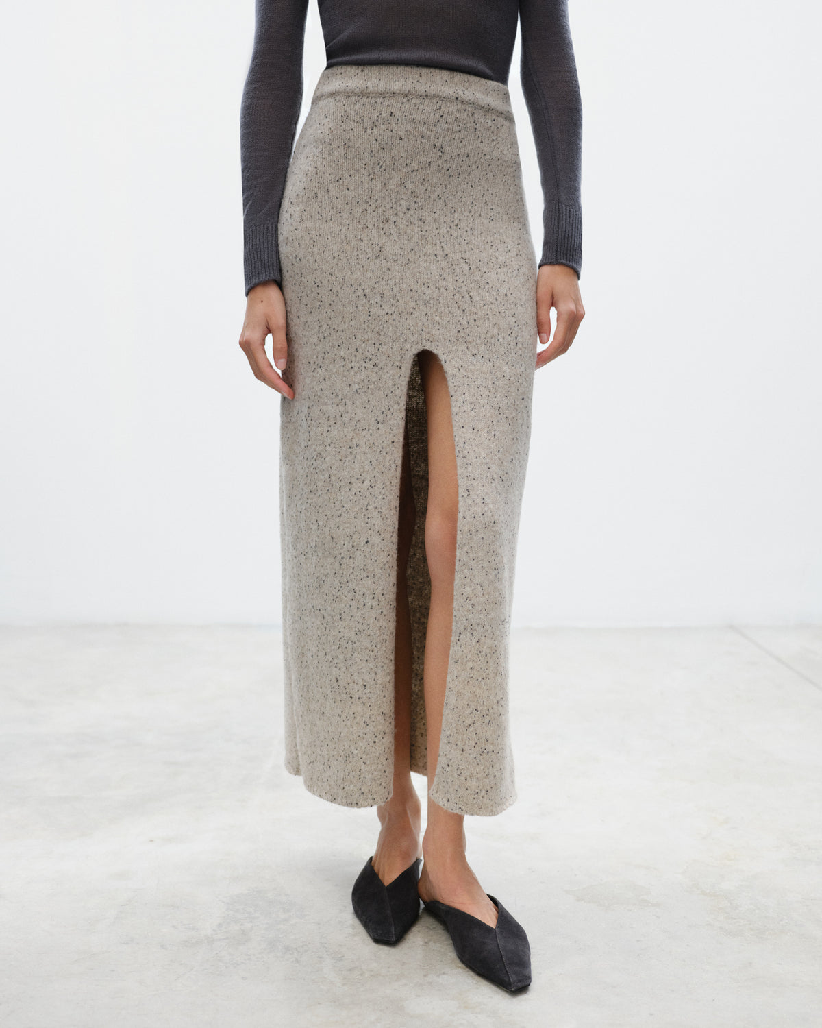 CHARIS Long Skirt with Slit