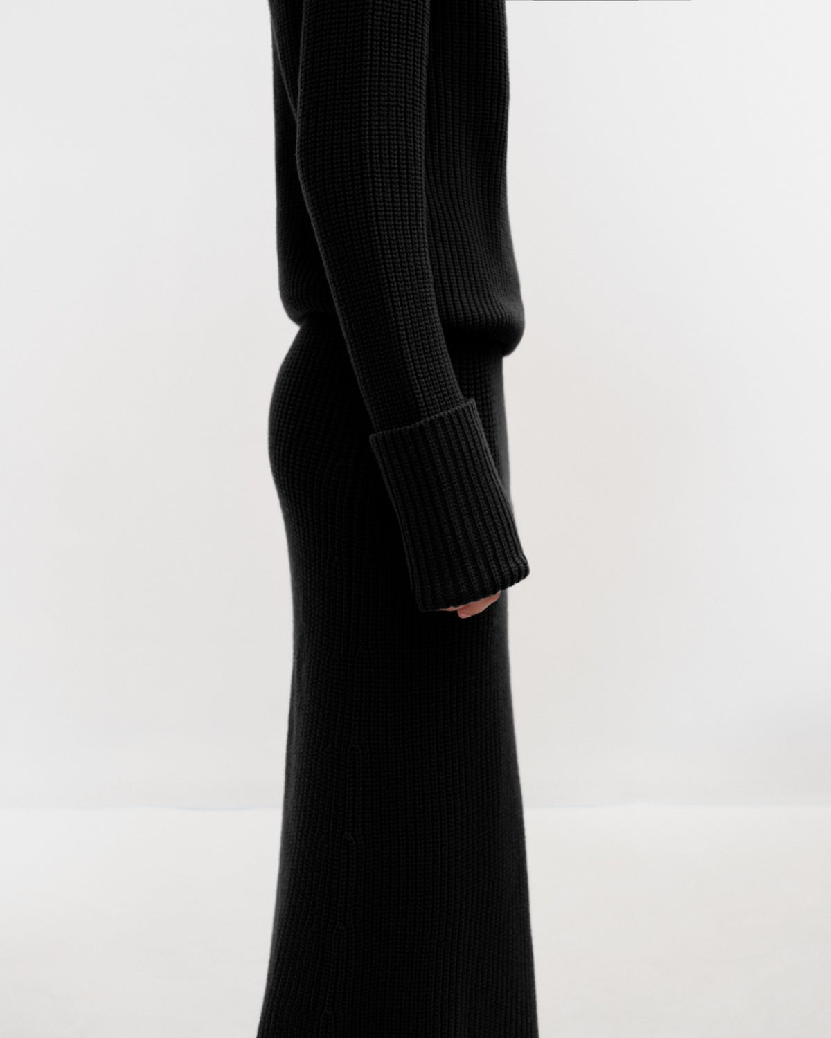 HAIDEE Ribbed Round Neck Sweater Black